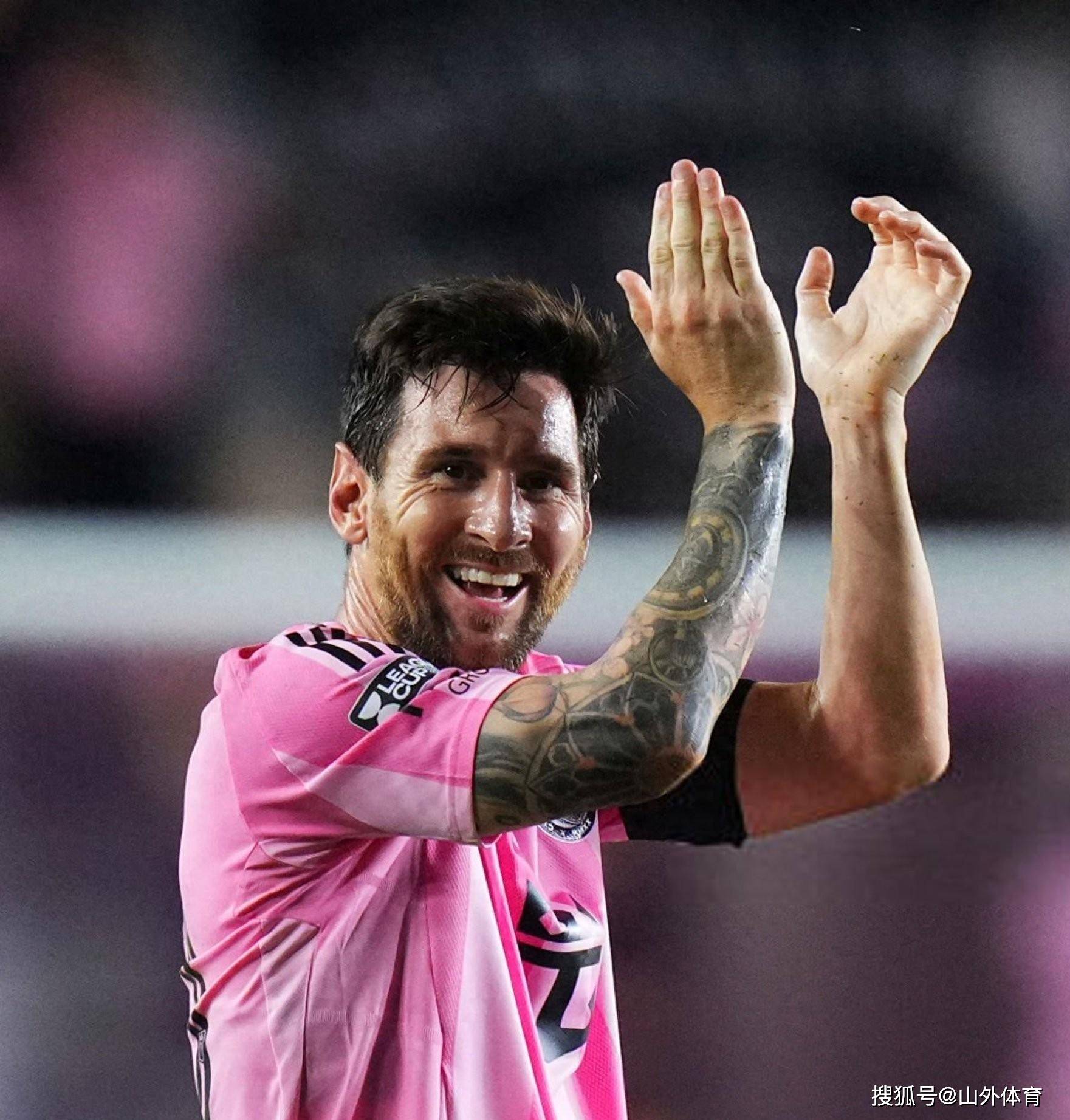 半岛体育网页版入口-梅西三叉戟展现威力，巴萨完胜对手取得胜利