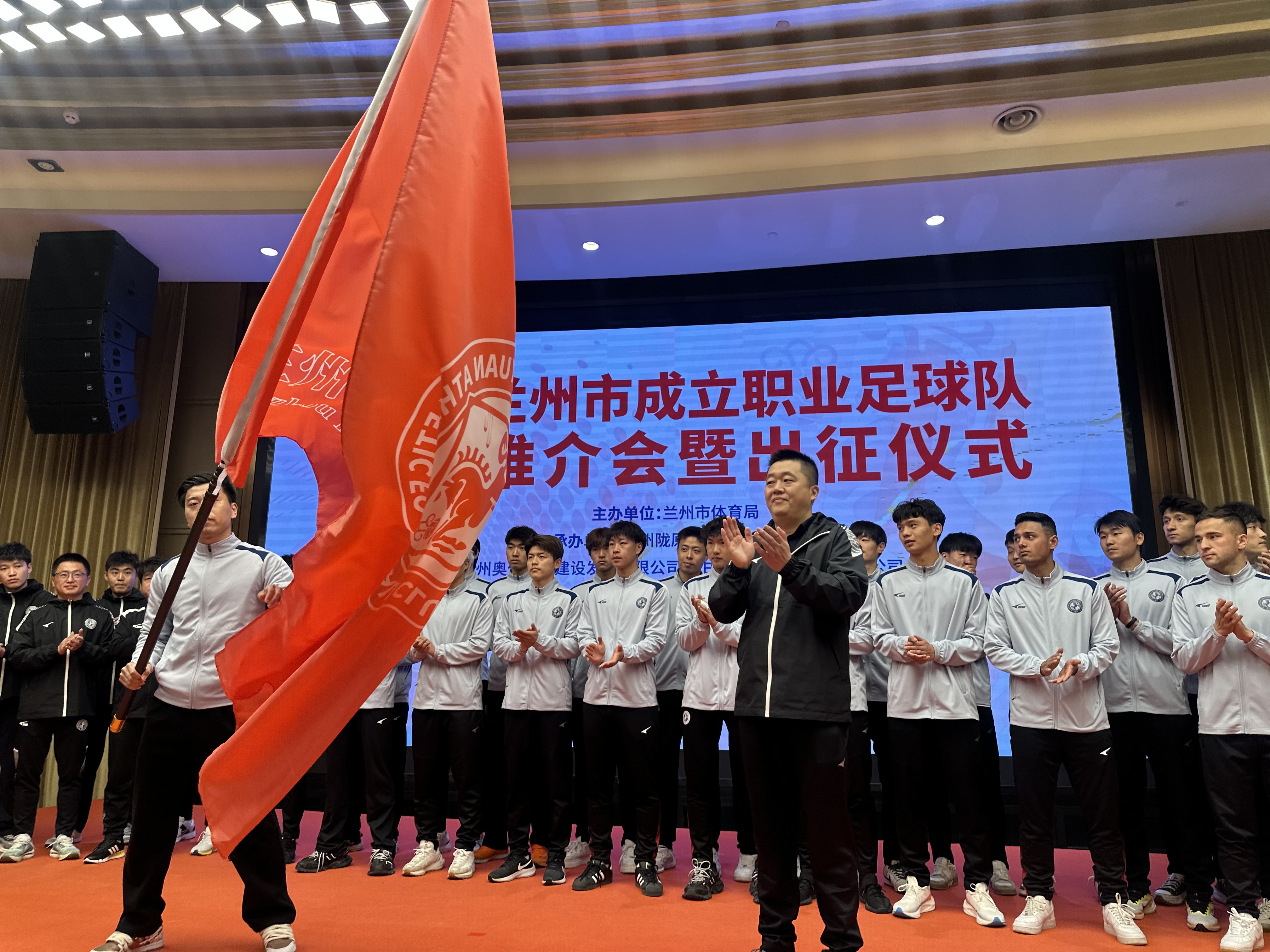 职业足球联赛中的一场硬仗即将打响