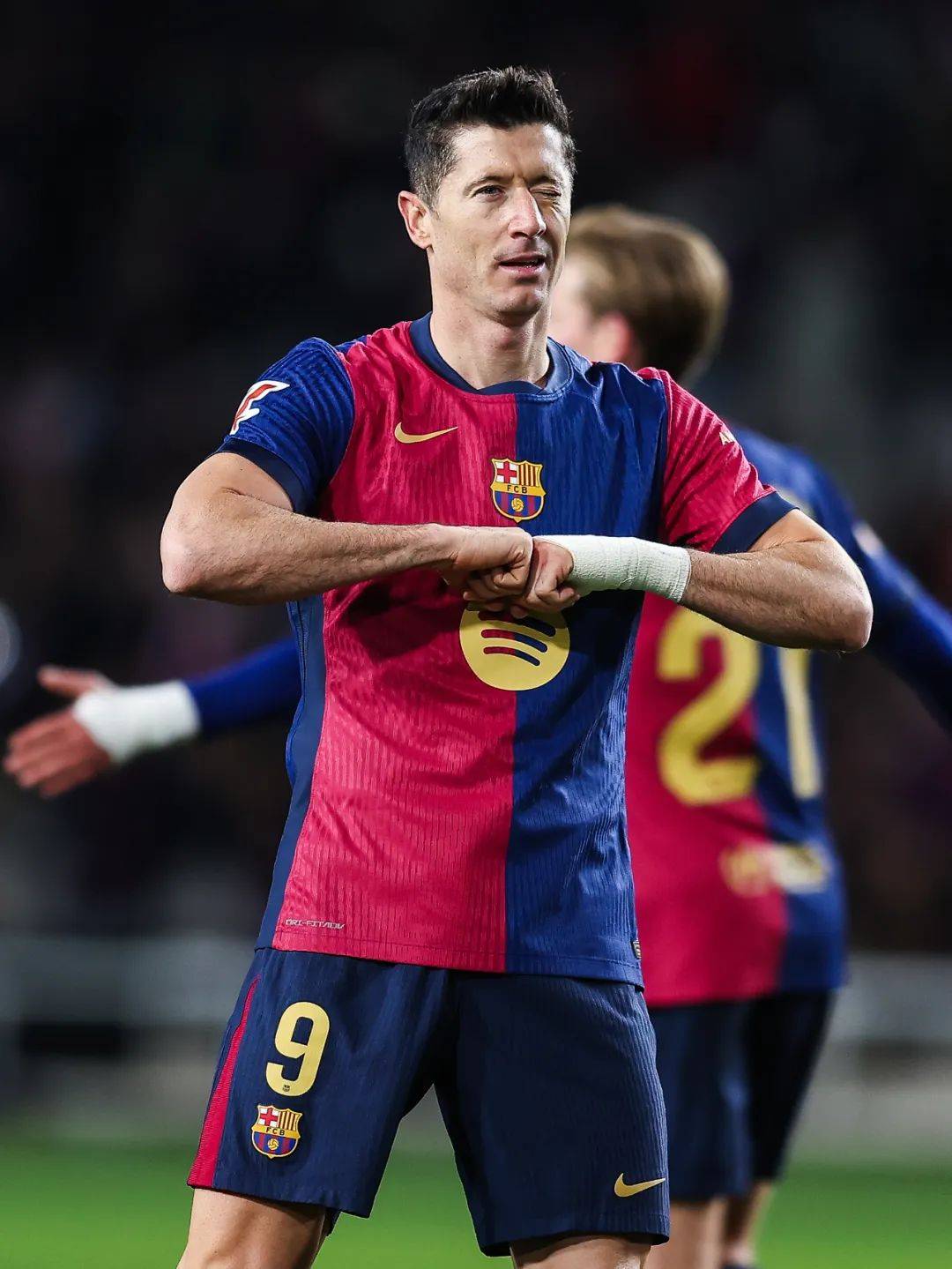 瓦伦西亚大胜,输出赛季最佳表现的简单介绍 瓦伦西亚大胜,输出赛季最佳表现的简单介绍