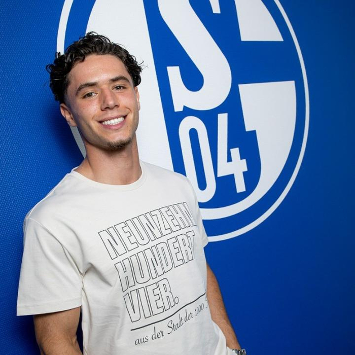 沙尔克主帅下课，球队寻找新帅的简单介绍