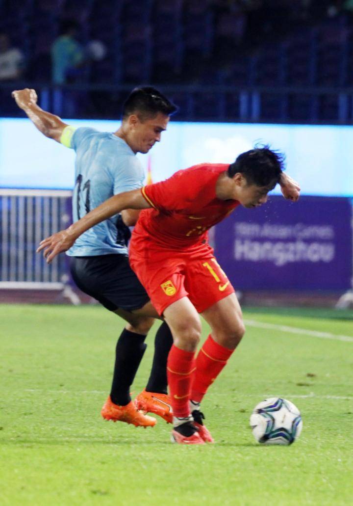 半岛体育官方-呼和浩特队打破僵局，赢得比赛