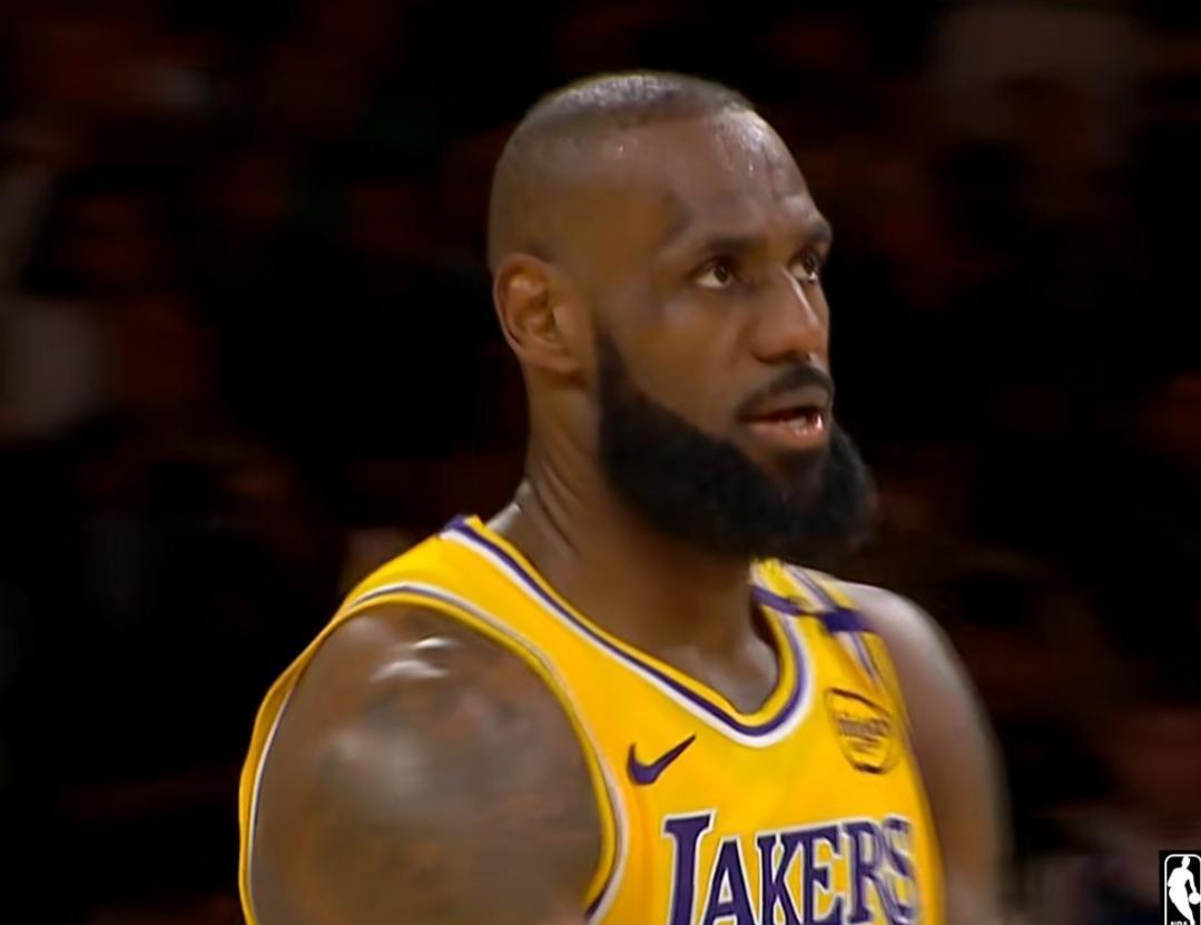 半岛体育app下载地址-关于湖人主力球员受伤，球队陷入困境需紧急调整阵容的信息