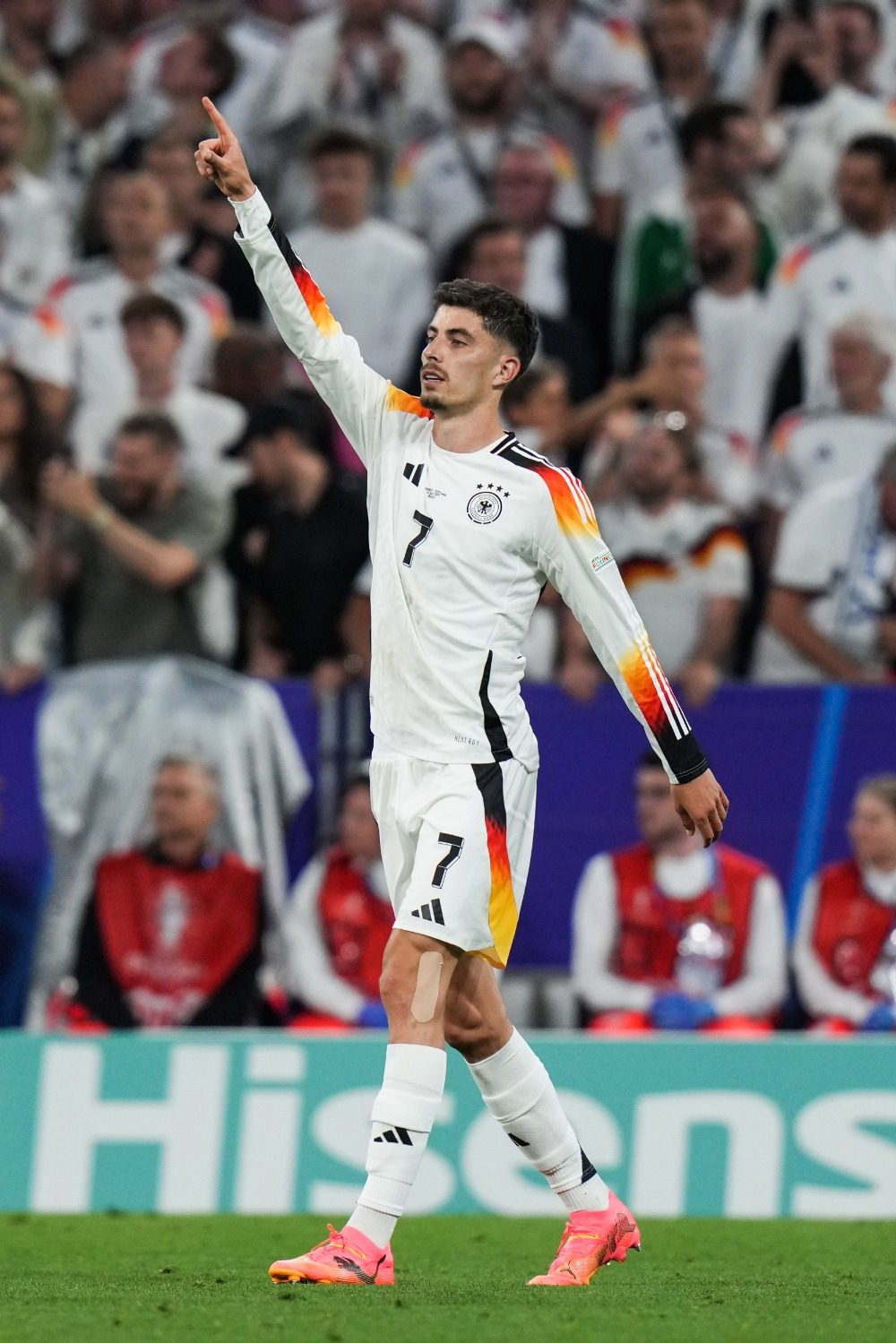 半岛体育网站-德国绝杀苏格兰，欧预赛巅峰之战热血激荡的简单介绍