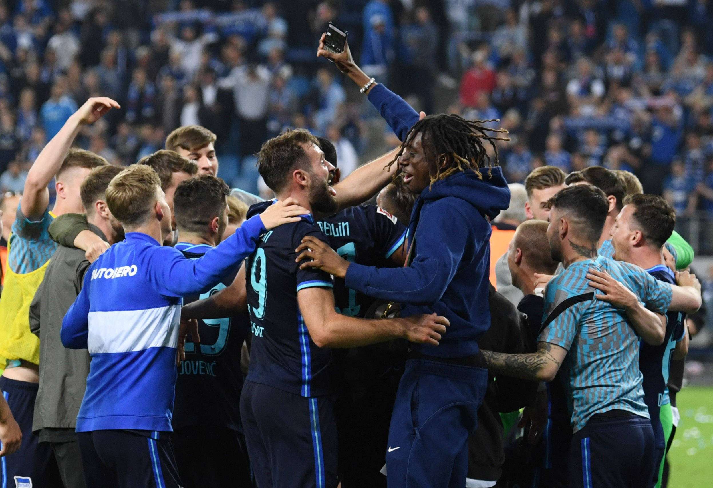 包含云达不莱梅轻松战胜柏林赫塔，取得德甲比赛胜利的词条