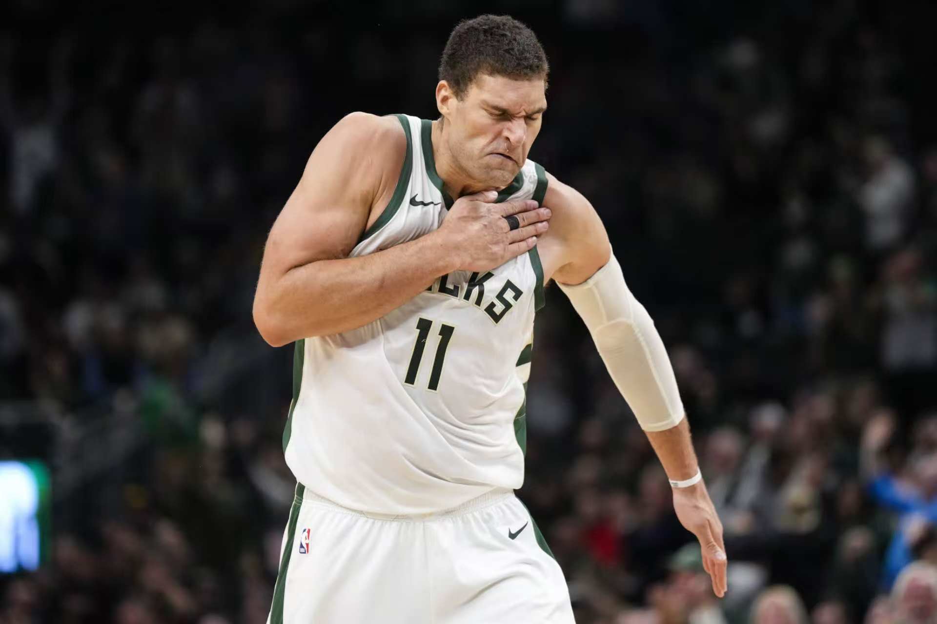 雄鹿大胜湖人,终结三连胜 雄鹿大胜湖人,终结三连胜